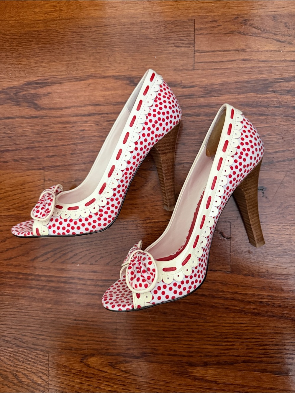 VINTAGE Betseyville Cream and Red Polka Dot Peep-Toe PUMPS SIZE 6.5 - Picture 2 of 3